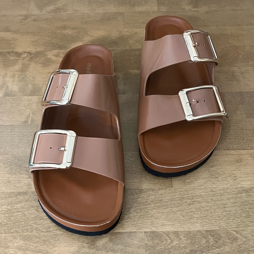 Madden Girl Bodiee Carmel Rubber Flat Slide Sandals with Gold Buckles Sz 7
